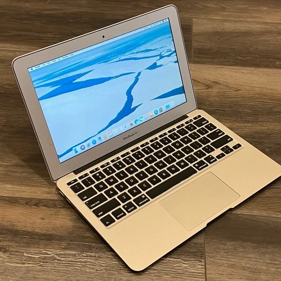 MacBook Air 11 Inch - Picture 3 of 7